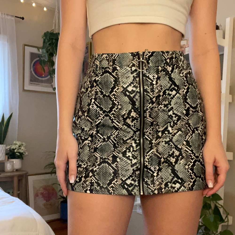 Wild Honey size large faux leather snake skin mini skirt
